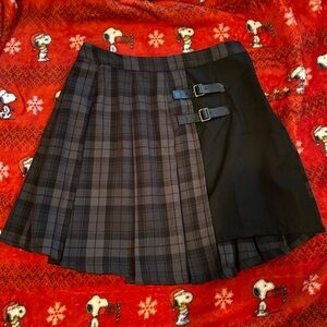 HOT TOPIC Black Plaid Asymmetrical Miniskirt With Buckle